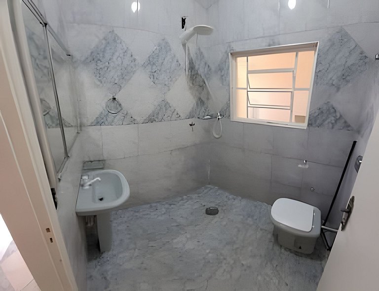 Hospedagem com Piscina e Lazer Completo