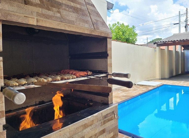 Hospedagem com Piscina e Lazer Completo